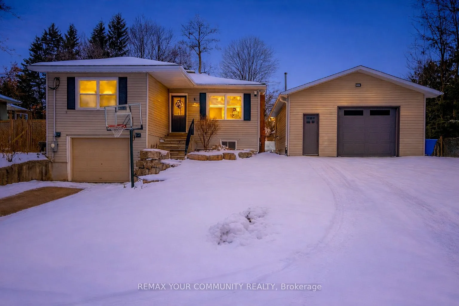 8 Victor Dr photo 1