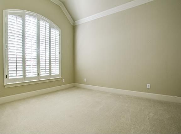 4th image of 305 Foxcroft Ln