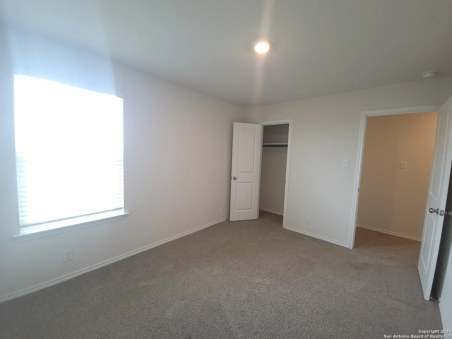 3 bed, 2.5 bath, 1602 sqft, $1,700 — Photo 2