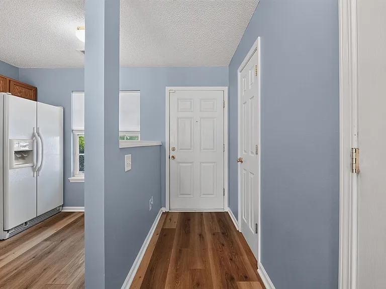 204 Butler Pl — Photo 5