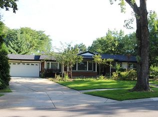 298 Peach Tree Ln, Elk Grove Village, IL 60007