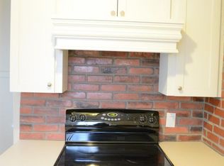 634 E Meadowmere St, Springfield, MO 65807