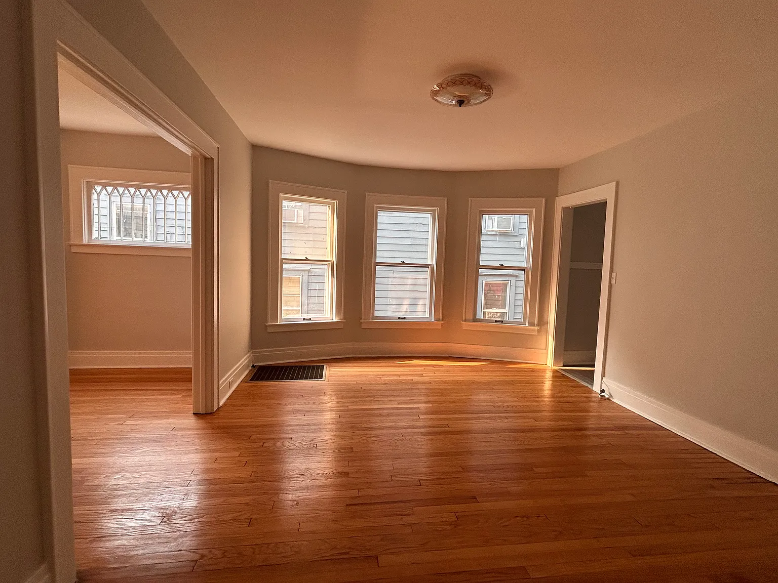 3 bed, 1332 sqft, $1,650 — Photo 1