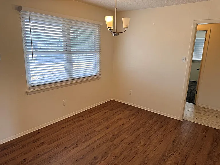 4425 Humble Ave — Photo 10