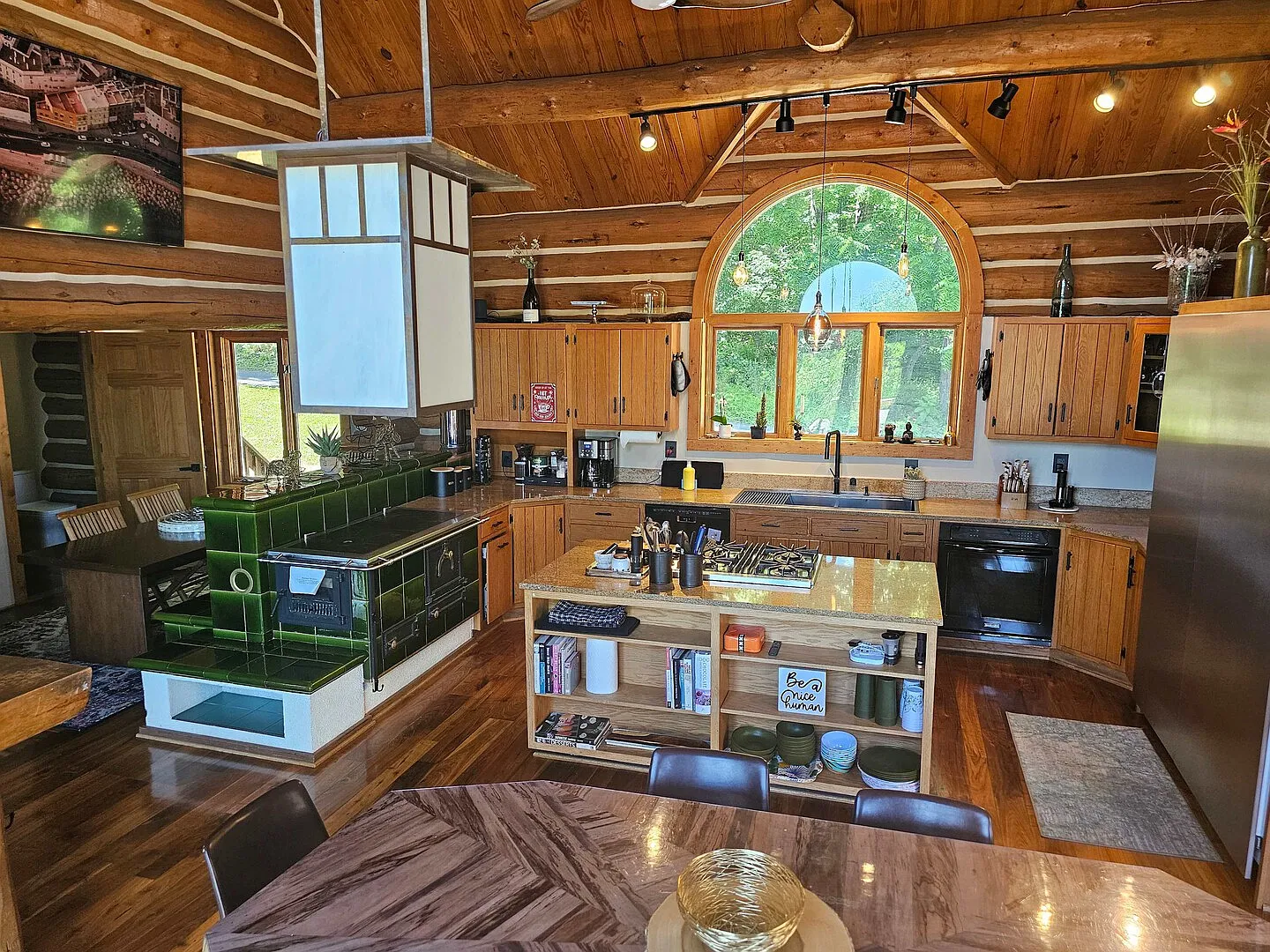 Vinewood Estate Luxury Pool and Vineyard Retreat — Photo 2
