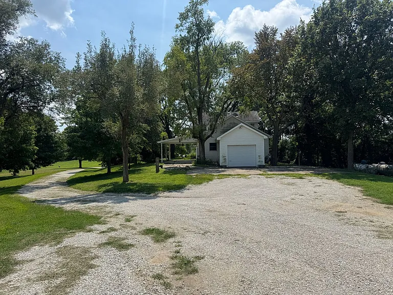 7357 SE US Highway 169 — Photo 1