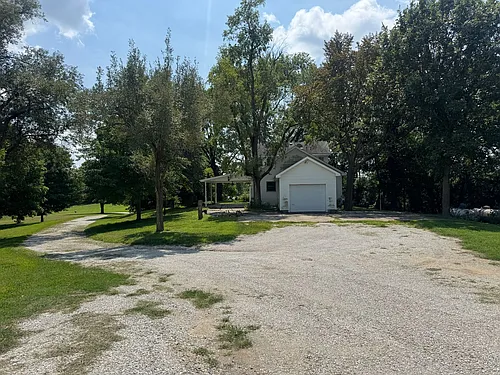 7357 SE US Highway 169 Photo 1