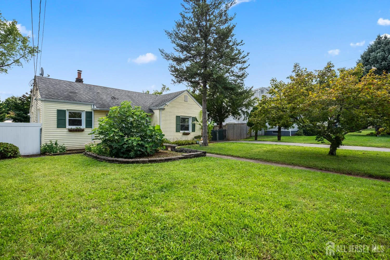 2 bed, 1.5 bath, 1021 sqft, $2,800 — Photo 3