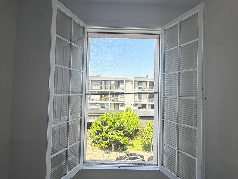 320 S Kingsley Dr #302 — Photo 7