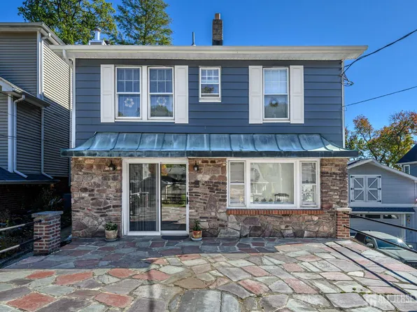 33 Shore Rd, Lake Hopatcong, NJ 07849