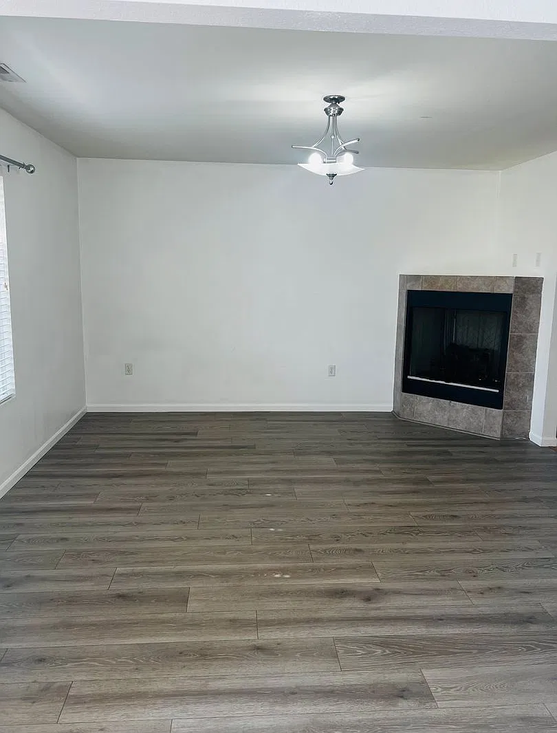 Charming Townhome, Prime Location, Cozy Living — Photo 3