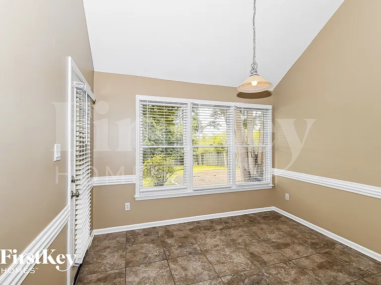 844 Tropicana Dr E — Photo 17