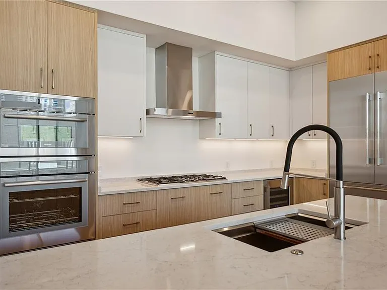 2425 Peachtree Rd NE #403 — Photo 6