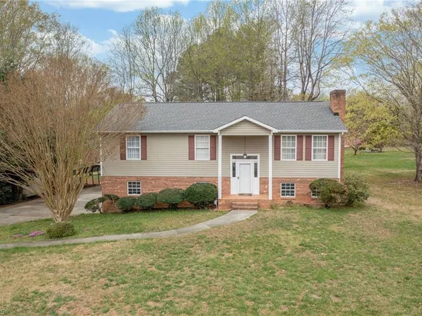 3084 Friedberg Church Rd, Winston Salem, NC 27127