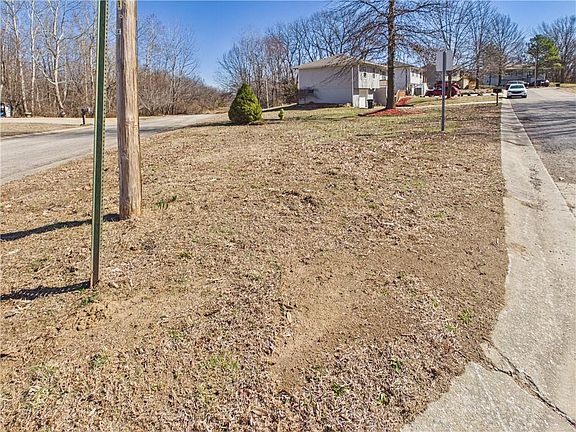 2nd image of 218 SE 51st Rd