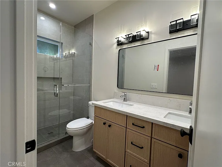 4381 Allott Ave — Photo 11