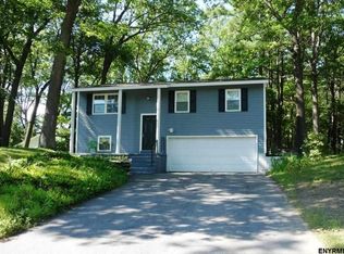 34 Quevic Dr, Saratoga Springs, NY 12866