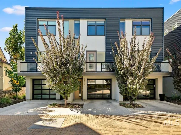 3509 N Waterhouse Ln, Garden City, ID 83714