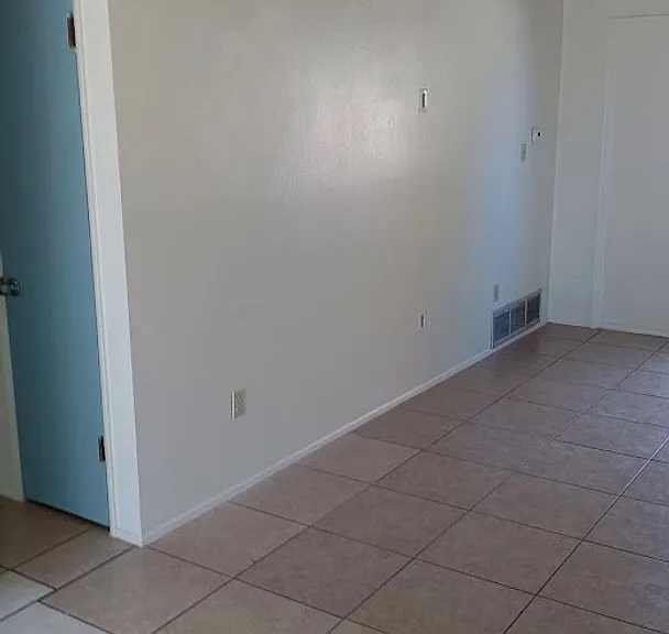 2842 N Los Altos Ave — Photo 4