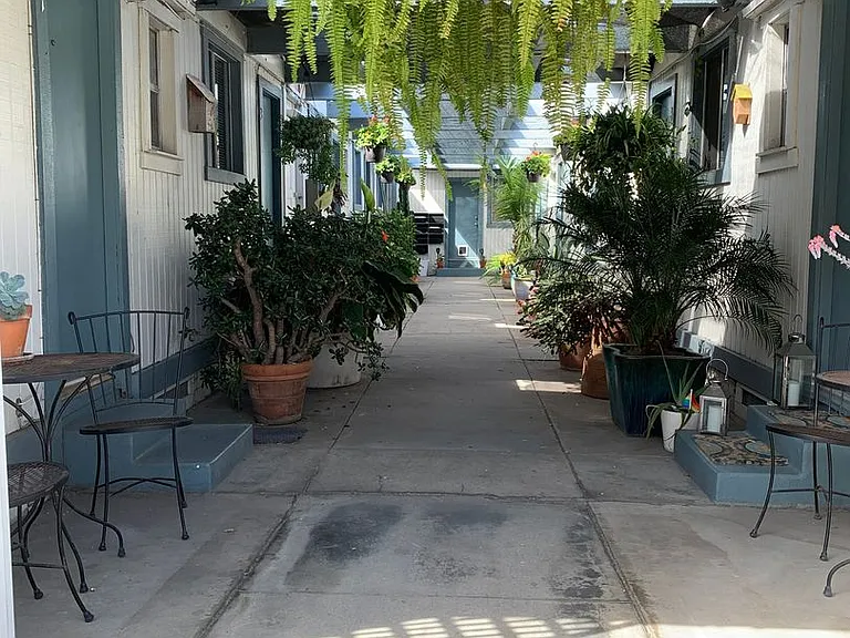 310 E Balboa Blvd — Photo 1