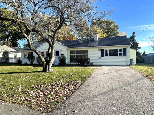 6 Wentworth Rd, Natick, MA 01760