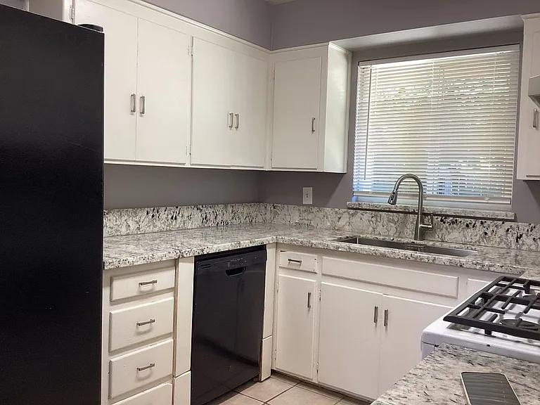 4143 N Warren Ave — Photo 6
