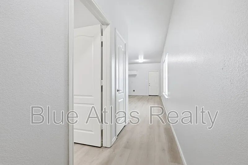 Building Photo - 908 Drexel St #B