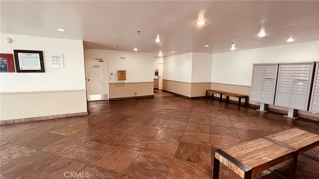 2 bed, 849 sqft, $2,650 — Photo 2