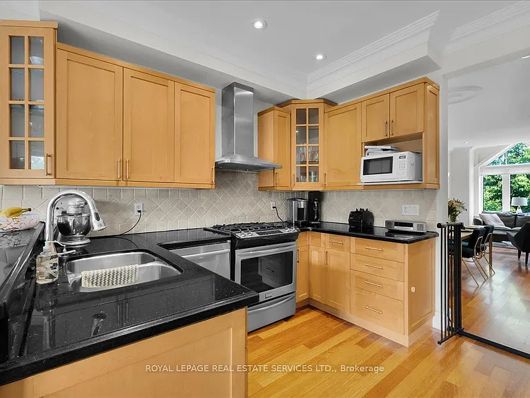 85 Bedford Park Ave — Photo 12
