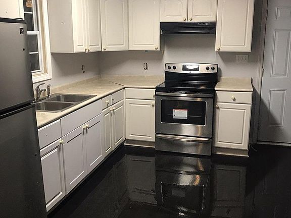 Kitchen - Brand new stainless steel appliances!