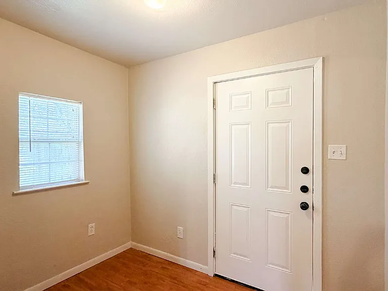 604 Mesquite Ave — Photo 11