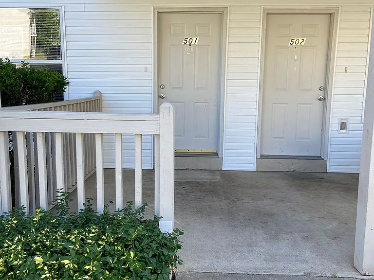 501 Twin Oaks — Photo 25