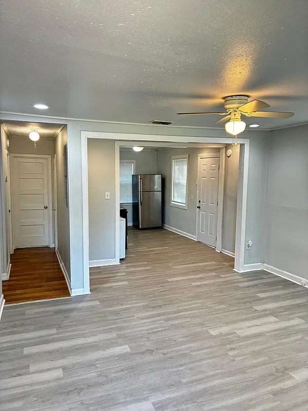 2 bed, 1.0 bath, 760 sqft, $1,000 — Photo 2