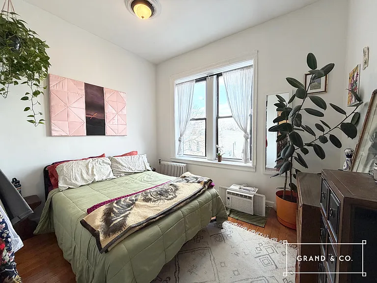 1886 Woodbine St #3 — Photo 5