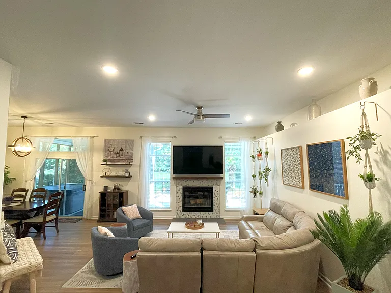 1264 Center Lake Dr — Photo 13