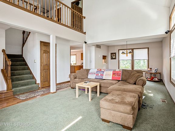 3rd image of 1906 Albany Ct
