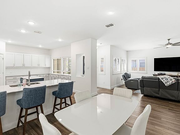 5th image of 1021 Mason St