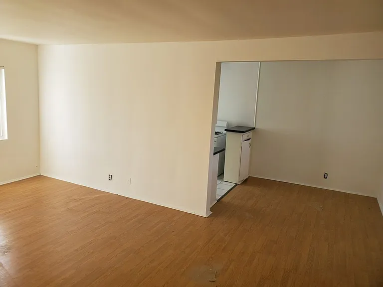 11401 Washington Pl — Photo 2