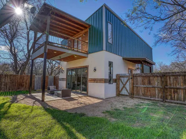 1011 Longhorn Dr, Burnet, TX 77861-1