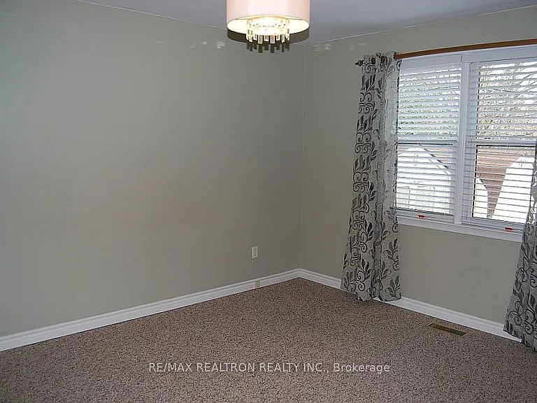 9 Stanwell Dr — Photo 10