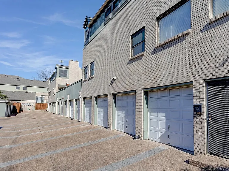 2633 McCart Ave — Photo 4