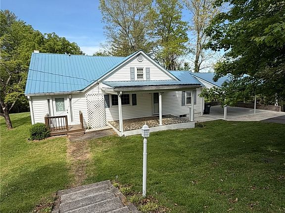 3rd image of 272 Ballpark Road