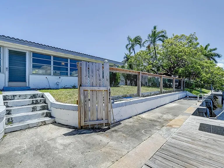 2041 Coral Reef Dr — Photo 40