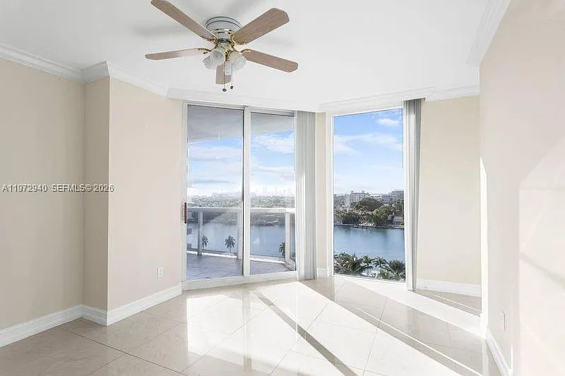 Building Photo - 4775 Collins Ave #1006