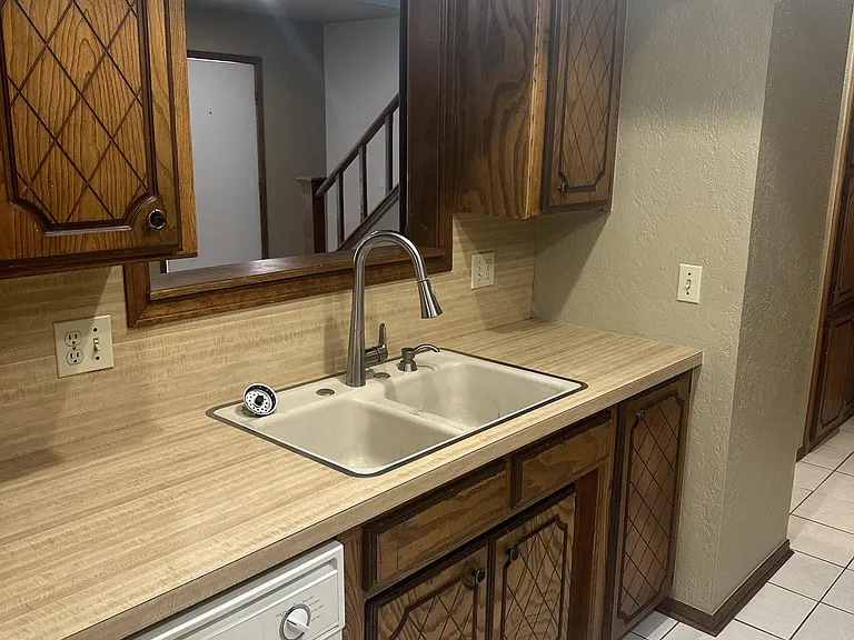 3612 N Drexel Blvd — Photo 12