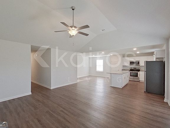 3rd image of 137 Western Red Cedar Dr