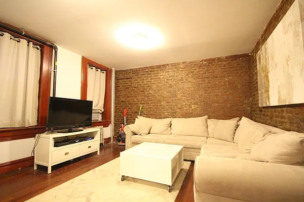 Rented by Dynamik Realty | media 15