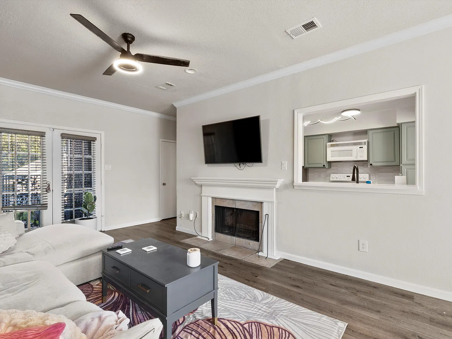 2 bed, 1026 sqft, $1,900 — Photo 4