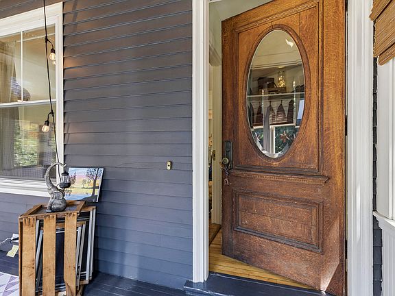 5th image of 35 Washburn Avenue
