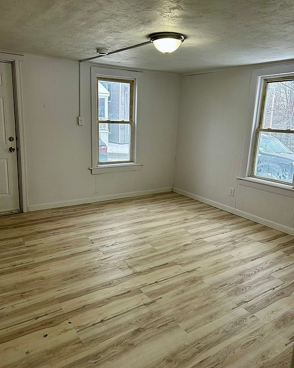 1st image of 71 Myrtle Ave Floor 1